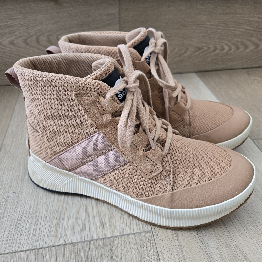 Sorel Women's Tan Sneakers Boots